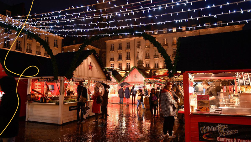 Photo du Marché de Noël sur la place royale.